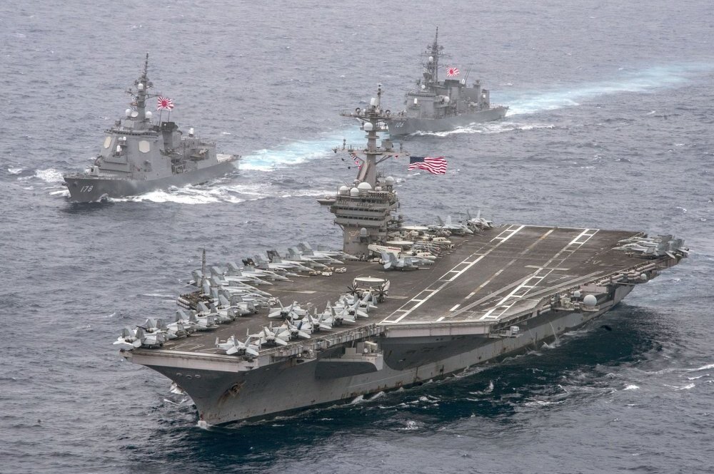     Почему ВМС США так одержимы огромными авианосцами