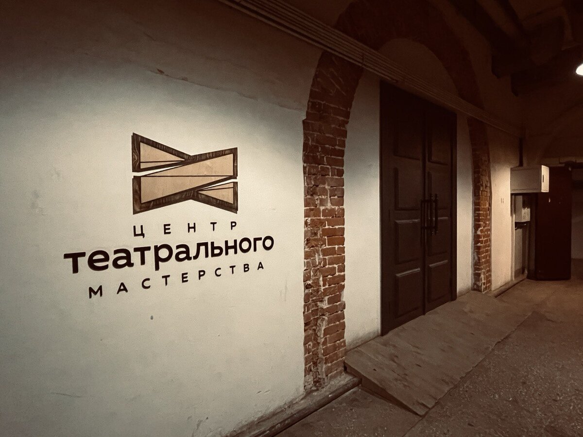 Ещё одна студия, связанная с кино и театром. Да, любительская. Но очень стильная. 