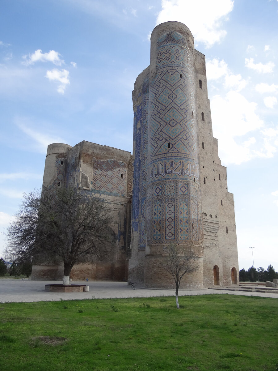 Руины ворот дворца Амира Тимура в Шахрисабзе