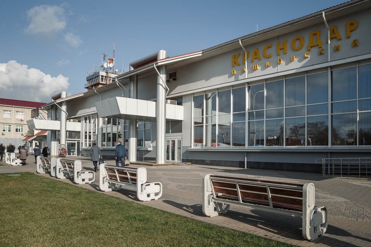 самолеты в аэропорту краснодара