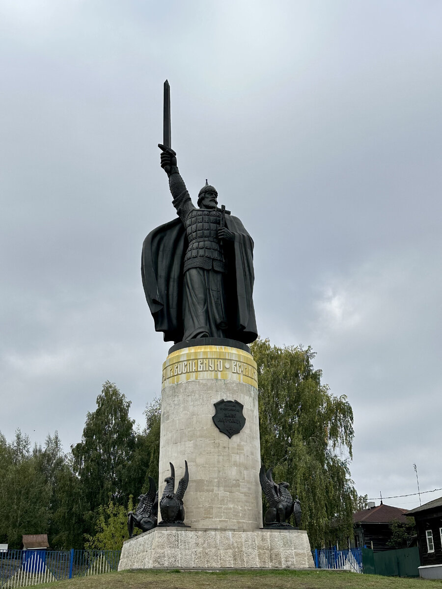 Памятник Илье Муромцу (фото Полины Куликовой)