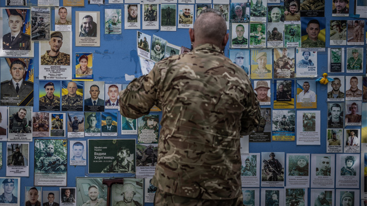 В ВСУ ОБНОВЛЯЮТ СПИСОК ПОГИБШИХ "ЗАХИСНИКІВ". ФОТО: OLIVER WEIKEN/GLОBALLООKPRЕSS 