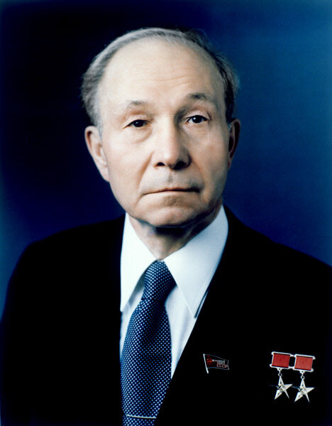 01.07.1986 Первый заместитель Председателя Президиума Верховного Совета СССР, кандидат в члены Политбюро ЦК КПСС, депутат Верховного Совета СССР, дважды Герой Социалистического Труда Василий Васильевич Кузнецов. 