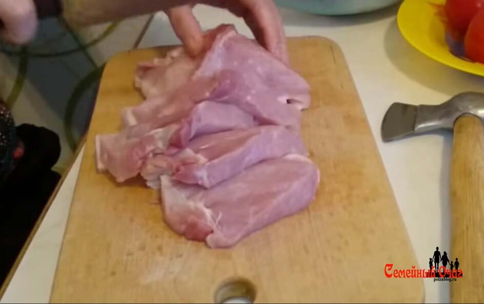 Нарезаем мясо на куски