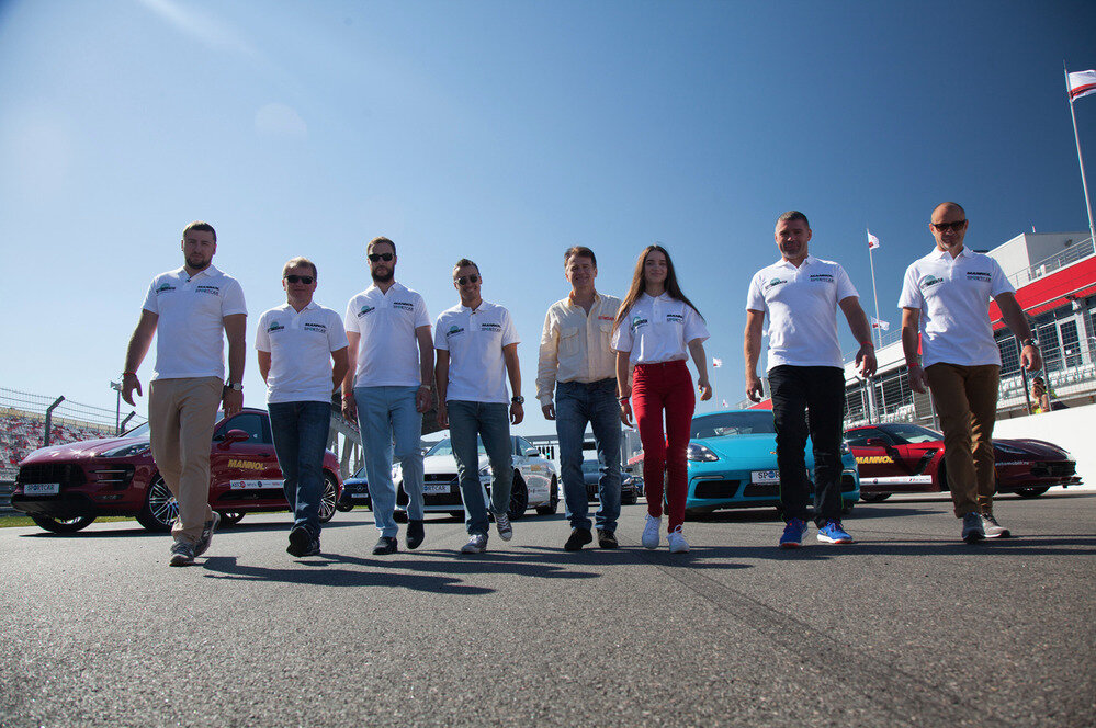 Слева  направо: Евгений Ружейников, Алексей Васильев, Михаил Даев, Роман  Русинов, создатель конкурса Александр Кобенко, Ирина Сидоркова, Алексей  Басов и Борис Шульмейстер.  