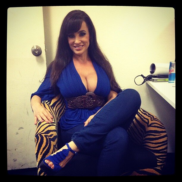 https://www.instagram.com/thereallisaann/