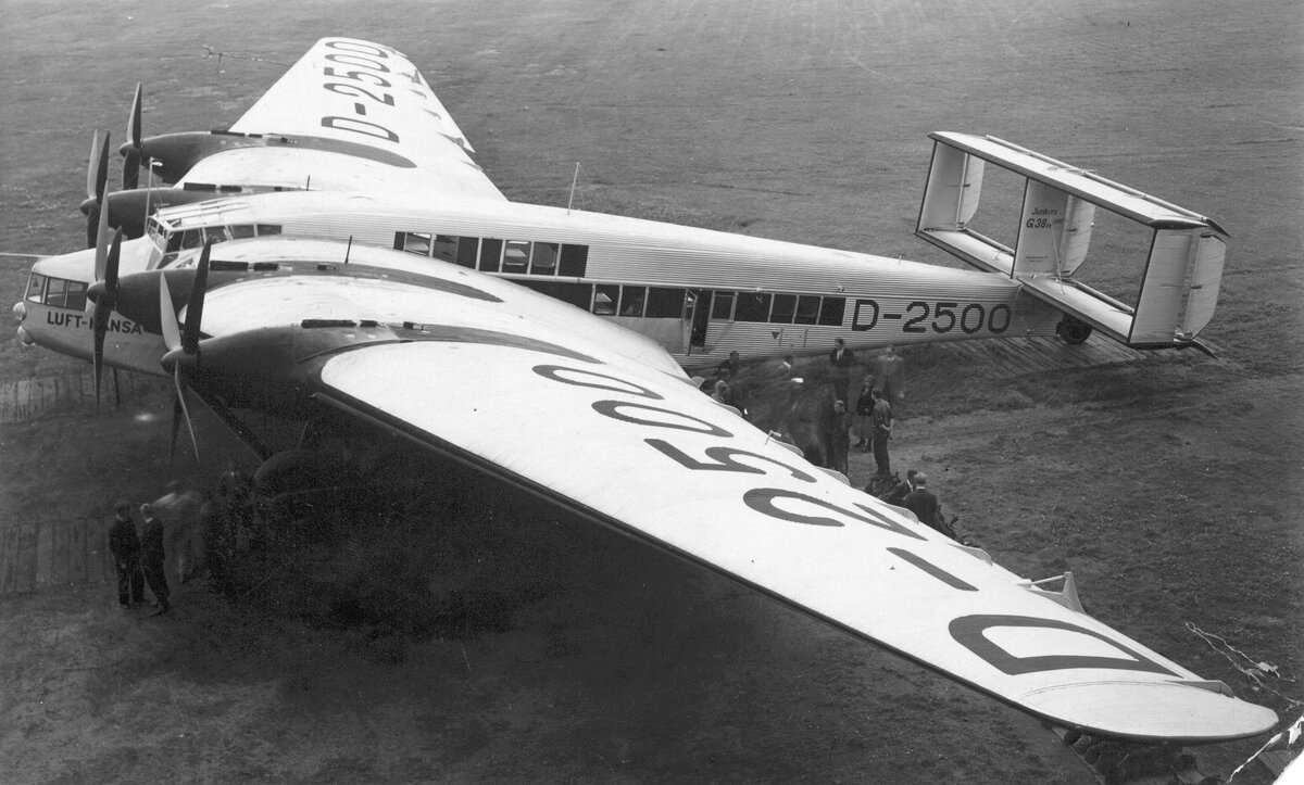 Высадка пассажиров из Junkers G.38A. 1932 год. Фото: shu-aero.com