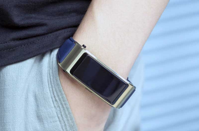 Фитнес браслет обзор huawei. Huawei TALKBAND b5. Браслет Huawei TALKBAND b5 Active. Huawei TALKBAND b6 металлический браслет. Фитнес браслет 2023 года.