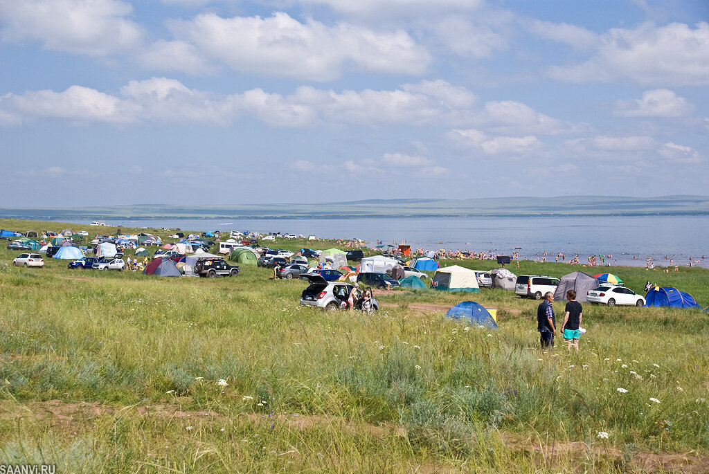 Красноярск шира. Озеро Учум. Курорт озеро Учум. Учум палаточный городок. Озеро Учум палаточный городок.