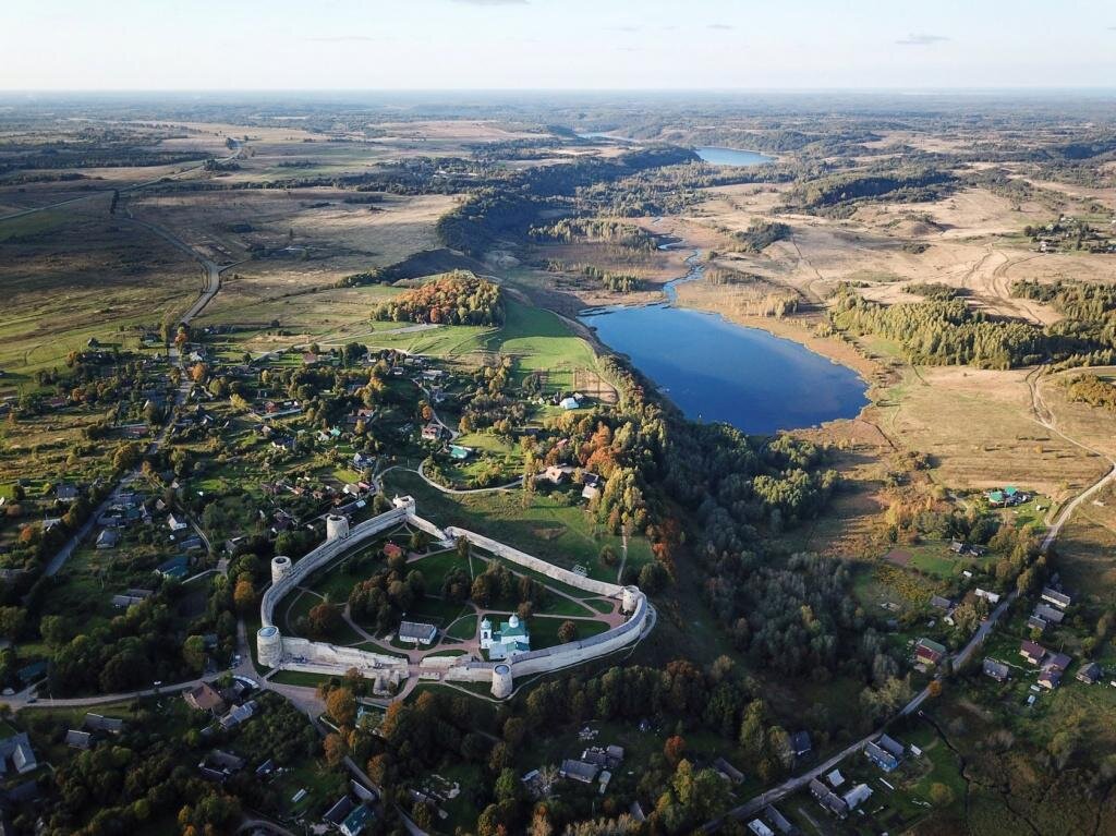 Село с квадрокоптера. Царицынский парк аэрофотосъемка Старая. Аэрофотосъемка с квадрокоптера. Вид с квадрокоптера. Аэросъемка с коптера.
