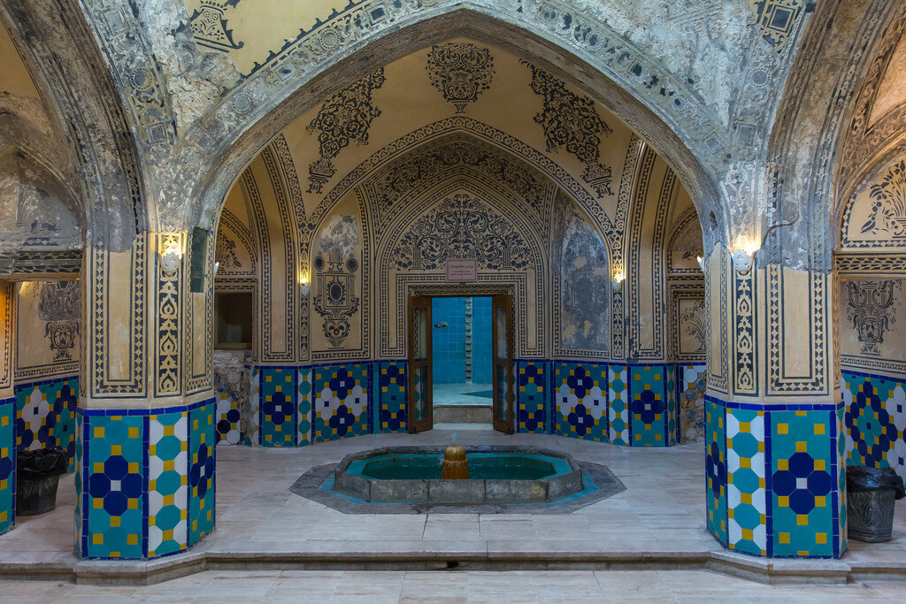 Тегеран дворец кашан. Дворцы Кашана Иран. Иран интерьеры дворца в Сарвистане. Кашан иран