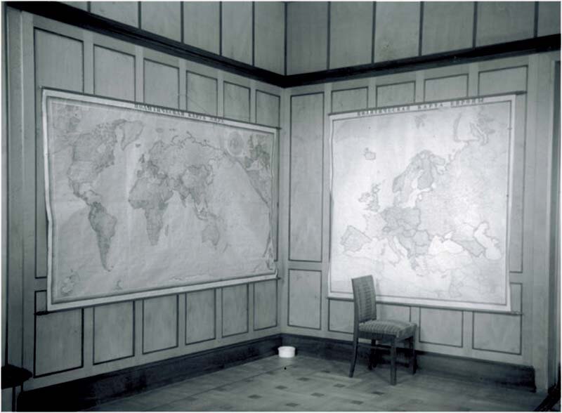 Вестибюль перед входом в большой зал.