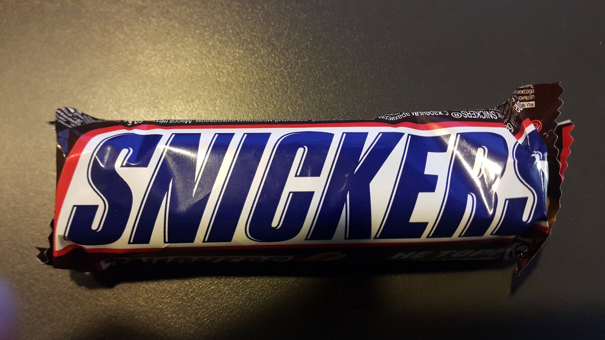 Кот твикс. Snickers 80 gr. Сникерс маленький. Паша Сникерс. Сникерс шоколад большой.