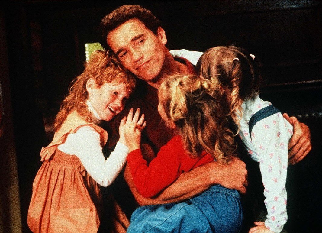 Фильм Айвена Райтмана. В ролях: Арнольд Шварценеггер, Пенелопа Энн Миллер.