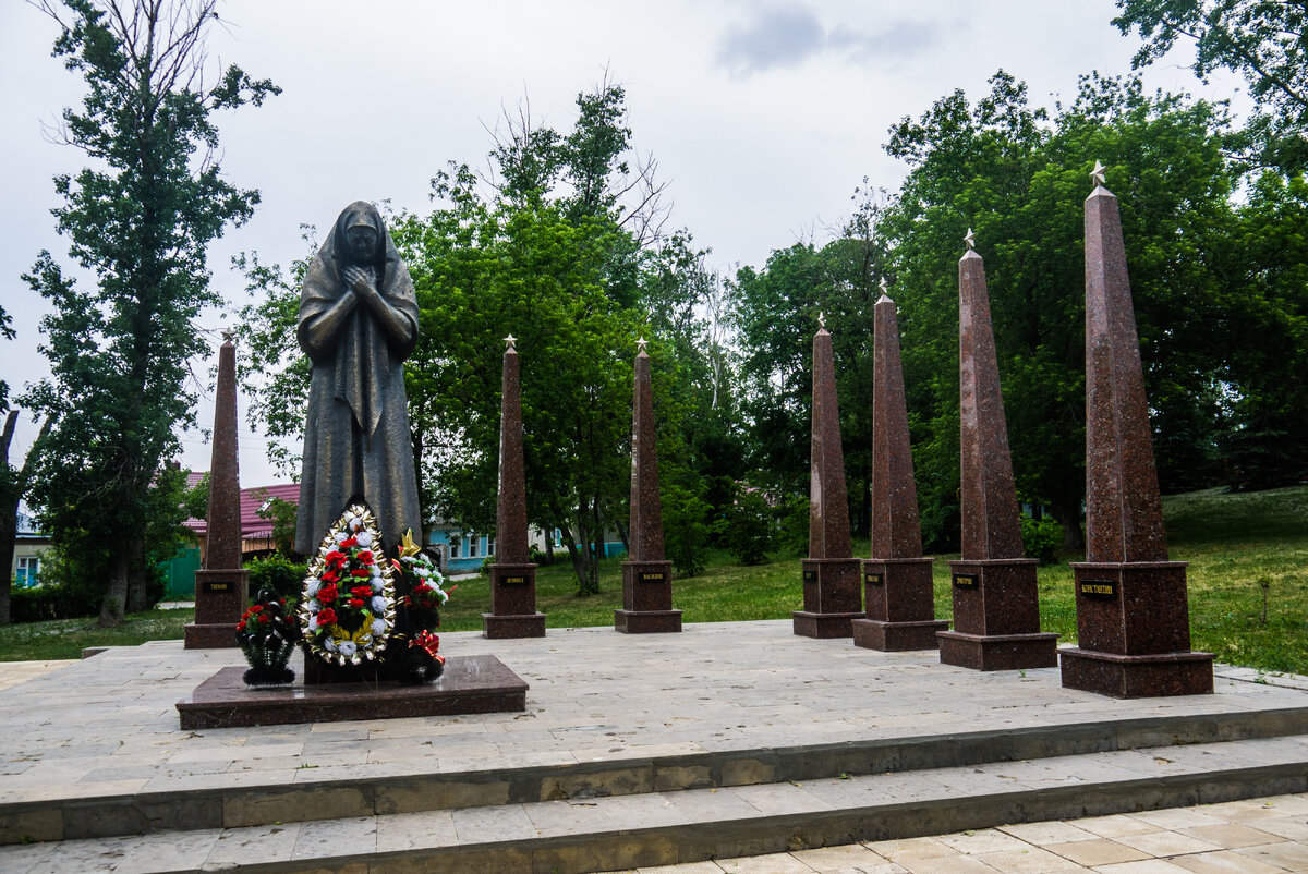 Улица-тоннель и памятник Матери. Что можно посмотреть в Задонске. |  Прекрасное рядом | Дзен