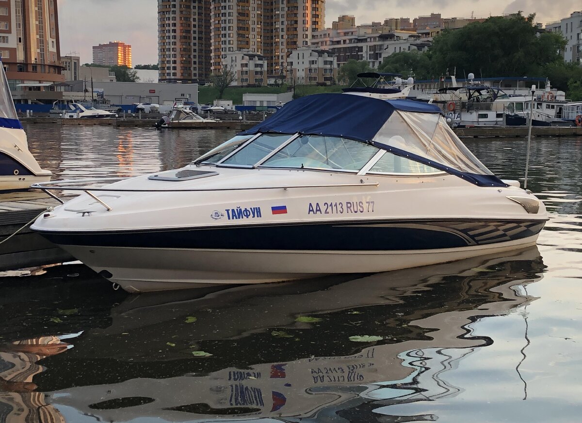 Дизельный каютный катерViper v203, 2007 года.