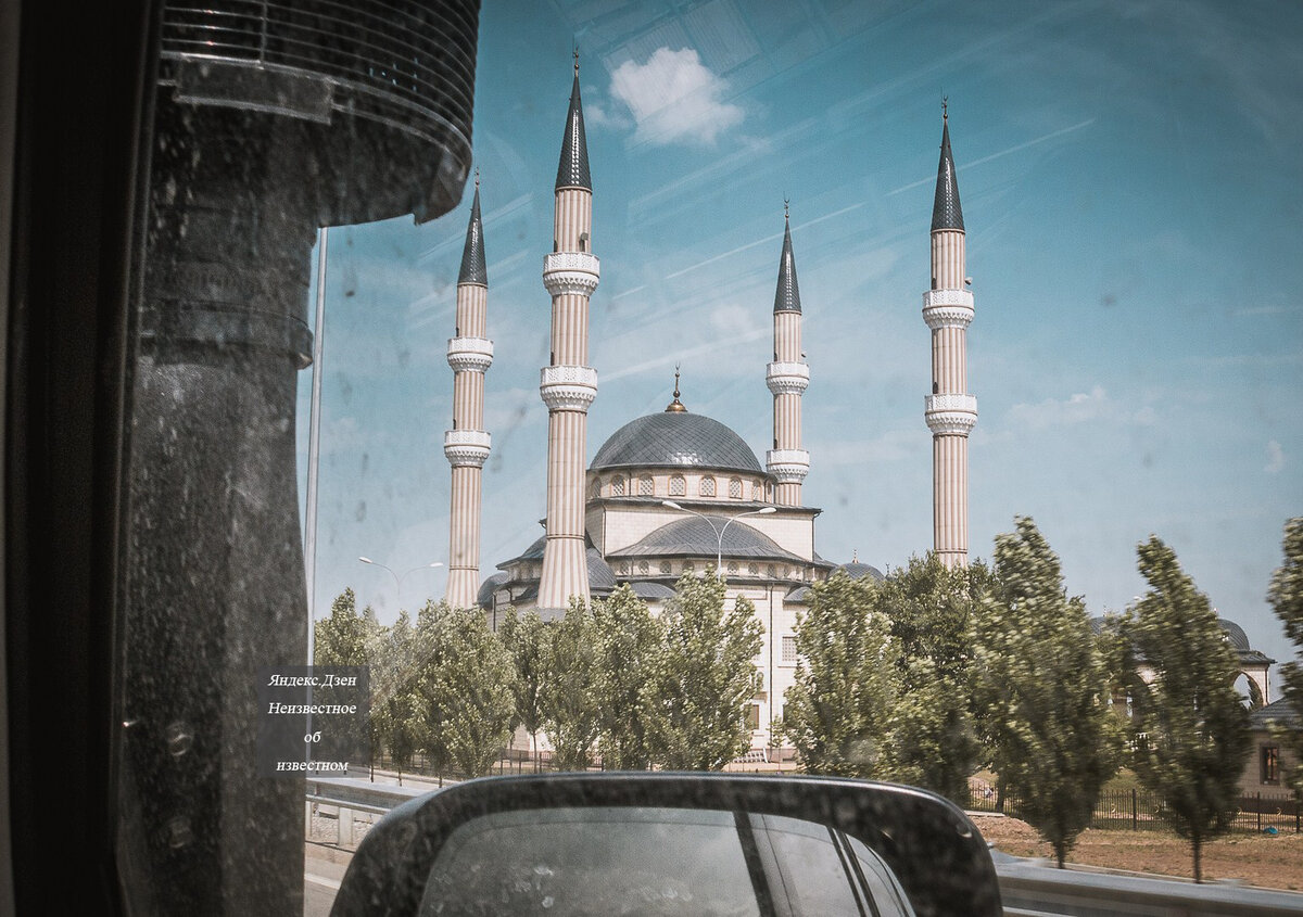В Чечне много шикарных мечетей, есть даже 