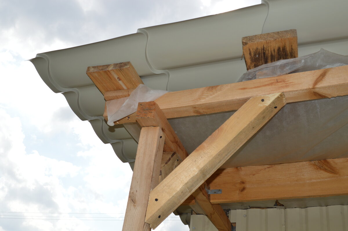 Деревянные укосины кровли