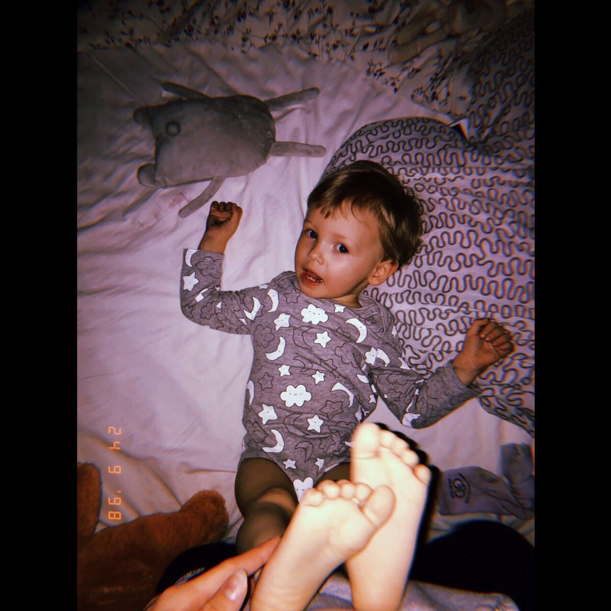 Не ждите от 2-5-10-летнего ребёнка стальной выдержки Супермена. Если ему больно, пусть плачет. Так он справляется с болью и учится её переживать, а не терпеть. 