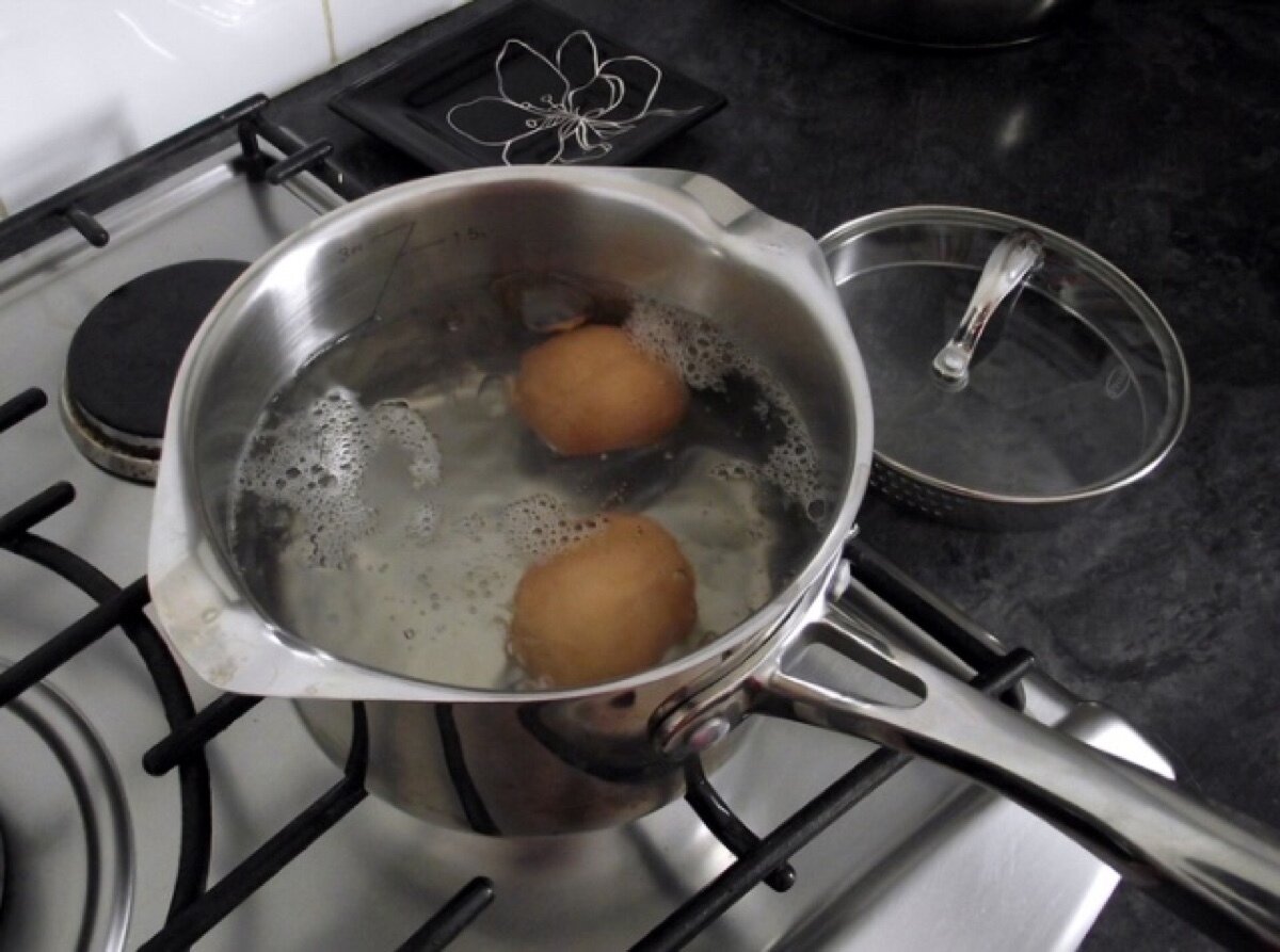 Так мыть или не мыть куриные яйца после покупки?