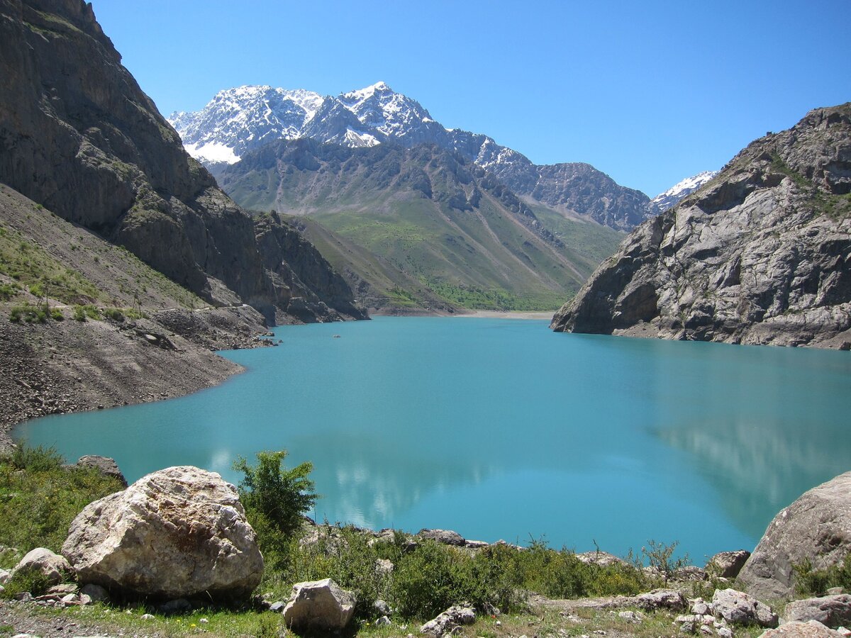 Природа Таджикистана. Источник картинки: https://i.pinimg.com/originals/ce/fa/1b/cefa1b68e07f636c1a8ec9933a0dd41f.jpg