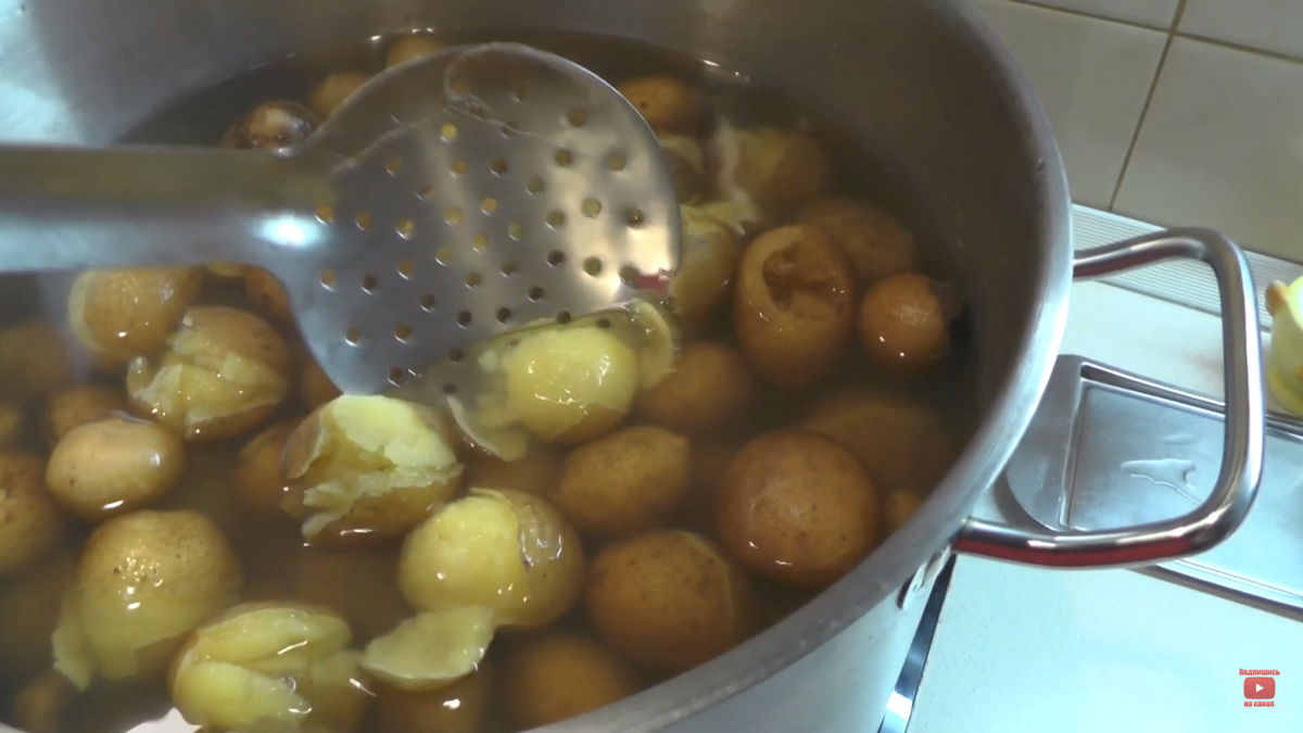 Лучше даже её чуть разварить.