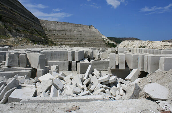 Карьер белый камень. Крымский известняк инкерманский. Инкерманский камень добыча Севастополь. Инкерман известняк карьер. Инкерманский ракушечник