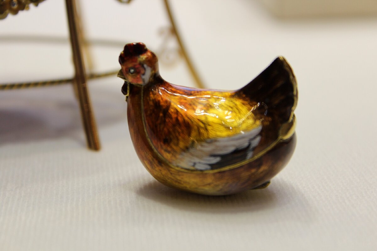 куры яйцо спб. яйцо белое. куры яйцо спб. яйца кур супер ник. карла фаберже - пасхальное яйцо «курочка» (1885).