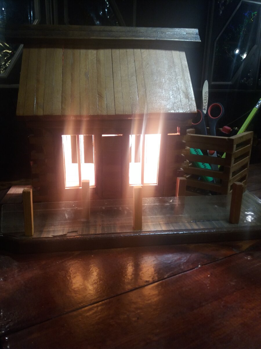 Домик-светильник и к тому же подставка для канц.товаров.