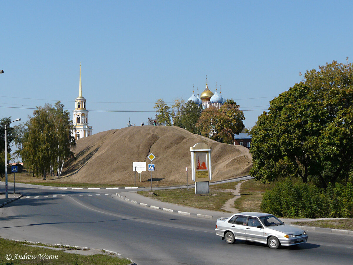 Крепостной вал вокруг кремля на ул. Кремлевский Вал
