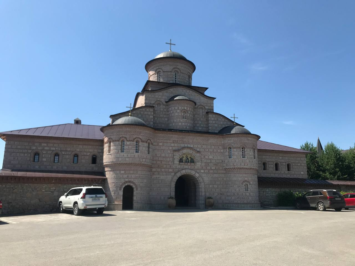 Главный вход.