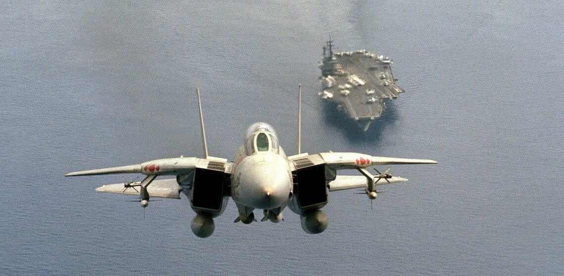 Почему F-14 Tomcat ушел на пенсию на десятилетия раньше своих аналогов? |  Не Учебник популярной НЕ истории | Дзен