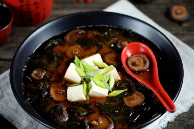 Мисо-суп с сушеными грибами 