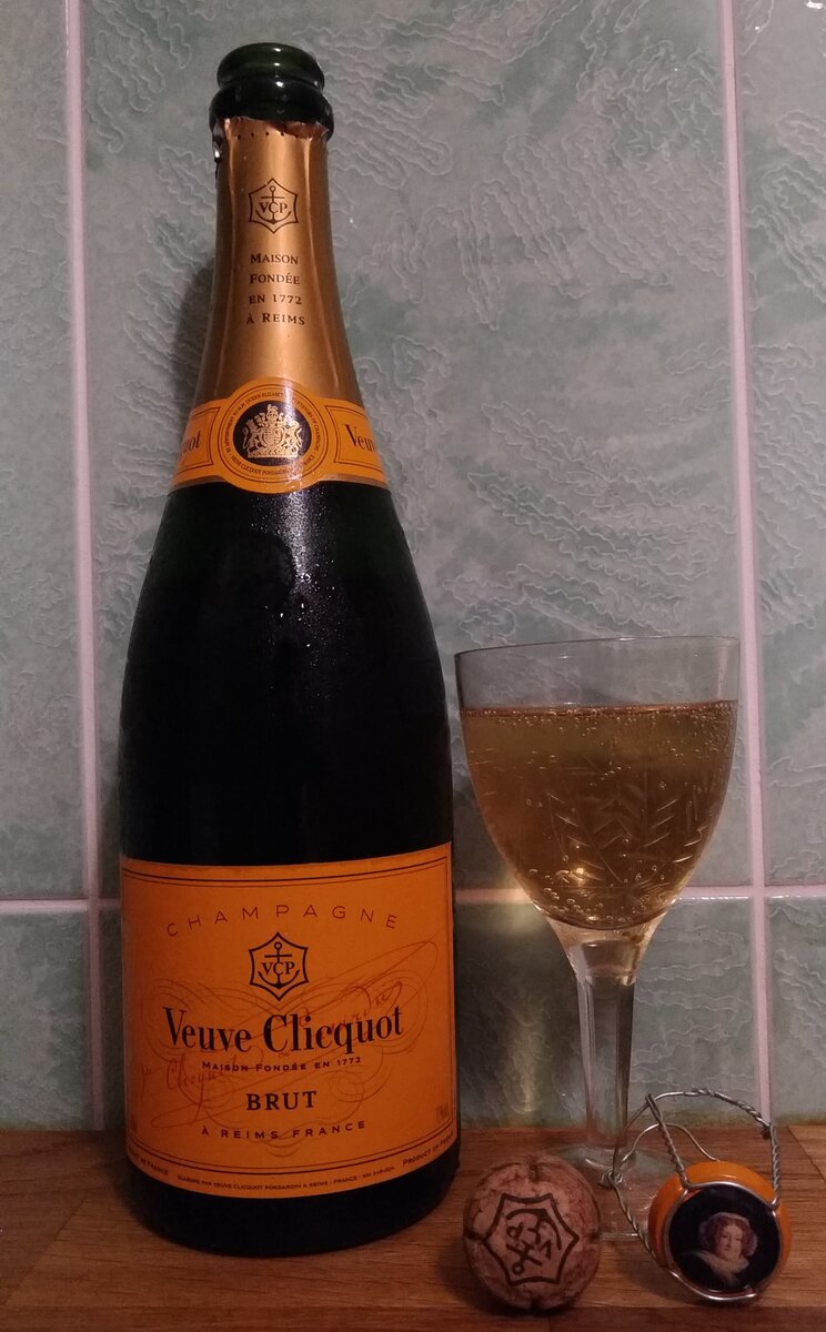 Какое шампанское вкуснее: Вдова Клико Veuve Clicquot, Mercier, игристые  Mondoro Brut, Mondoro Prosecco – впечатления дегустации | Профессиональный  АлкоТестер | Дзен