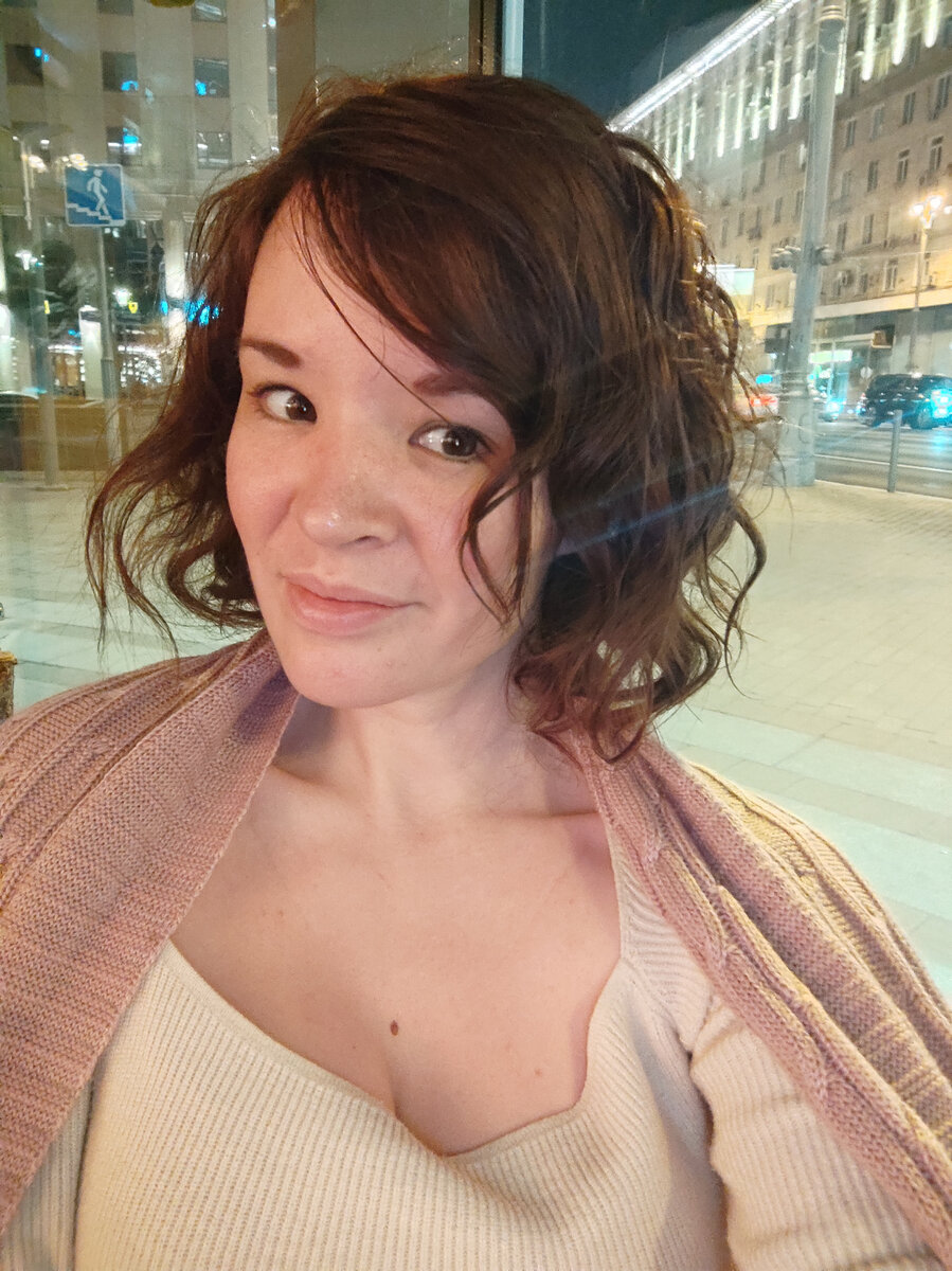 ❤️ Мой мир перевернулся, оказывается бывают мужчины щедрые, заботливые, галантные. Вообще другие. Которые готовы давать и отношение другое. Которые самодостаточные и это кайф.Да, с этим мужчиной у нас не сложилось. Ему требовалось обладать мной. Не просто быть, наслаждаться и создавать большее на моей энергии, а обладать.Обладание всегда пугает и отталкивает. Даже по себе посмотрите. Приятно ли вам, когда кто-то желает обладать вами?Да вы просто побежите сломя голову, что сделала и я.Он остался в моей жизни, как клиент, которому требуется бары.Я ему очень благодарна за то, что показал новый мир для меня, новую реальность. И благодарна, что получает мои бары.🥰 Также теперь я знаю, что возможно все, абсолютно и все мои желания осуществляются. Желаете тоже начать получать больше для вас приглашаю на личные сессии Access, которые способствуют большему получению для тел.Как это может быть ещё лучше?#историяПолины