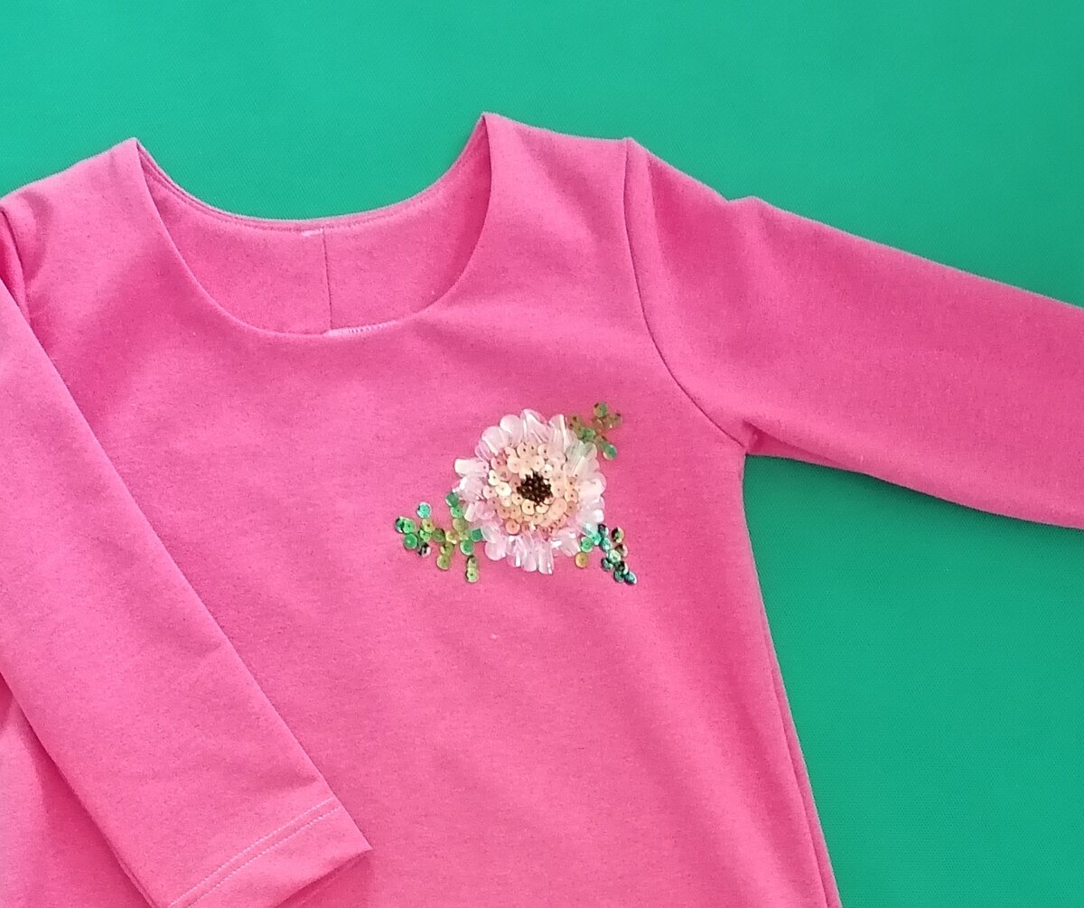 платье с вышивкой