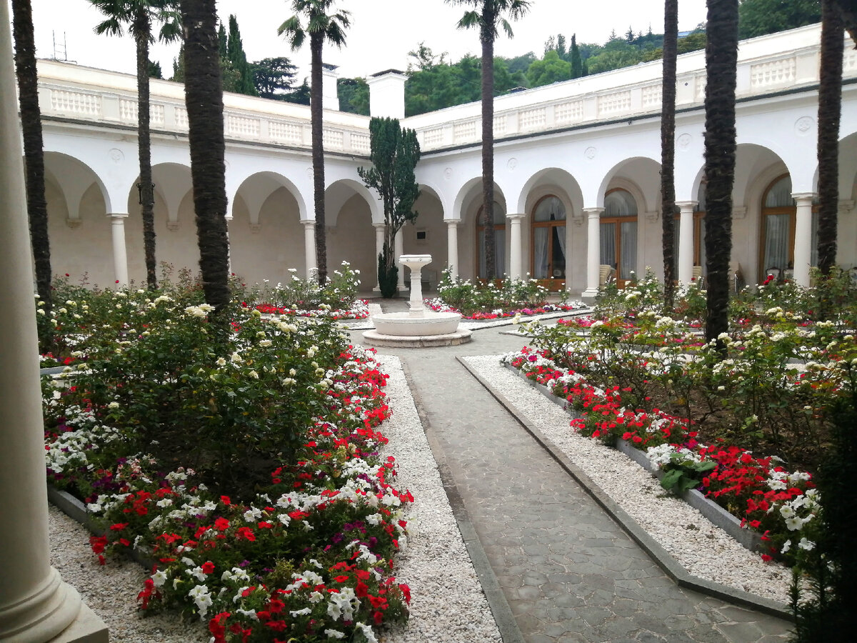 Итальянский дворик, где было сделано самое известное фото с Ялтинской конференции