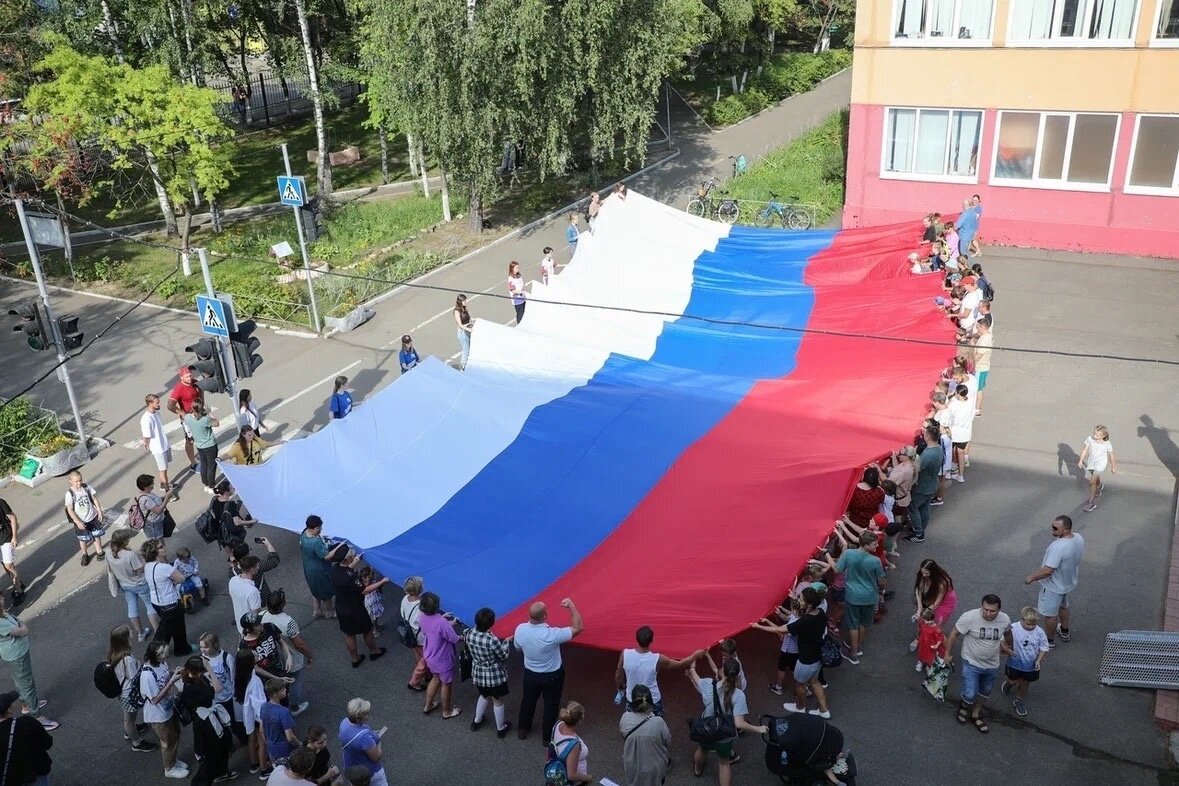 Накануне Дня государственного флага мигрант сжёг российский флаг в Одинцове  | Юрий Кот | Дзен