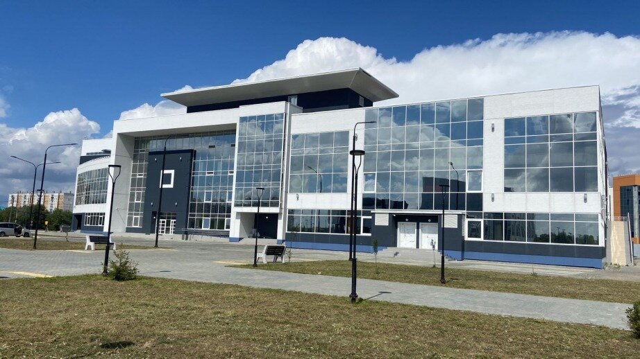     В шестиэтажном здании смогут заниматься около 1,5 тысяч человек.