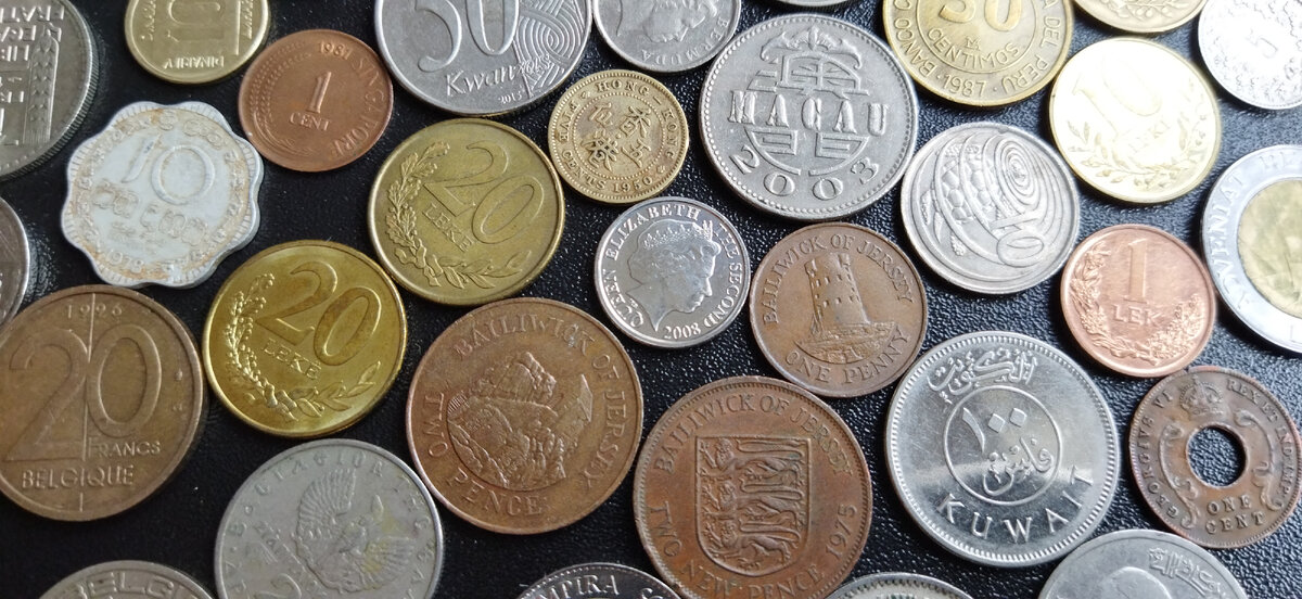 Коллекция монет. Коллекция старинных денег. Коллекция монет. Коллекционирование монет фон. Какие монеты коллекционировать.