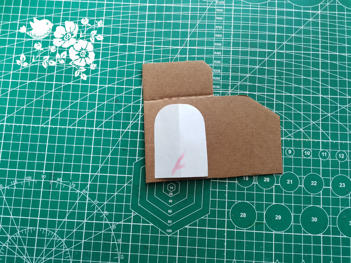 Я люблю чтобы всё было ровненько, поэтому часто вырезаю себе шаблоны из бумаги.