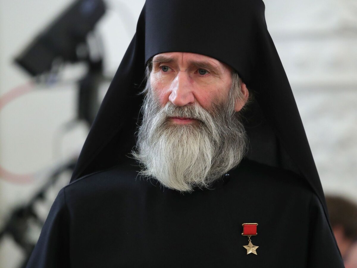 Согласитесь, что Герой Советского Союза в обличье священнослужителя - это шокирует! Фото из открытых источников.