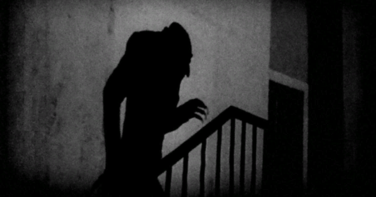 Кадр из фильма с тенью вампира 