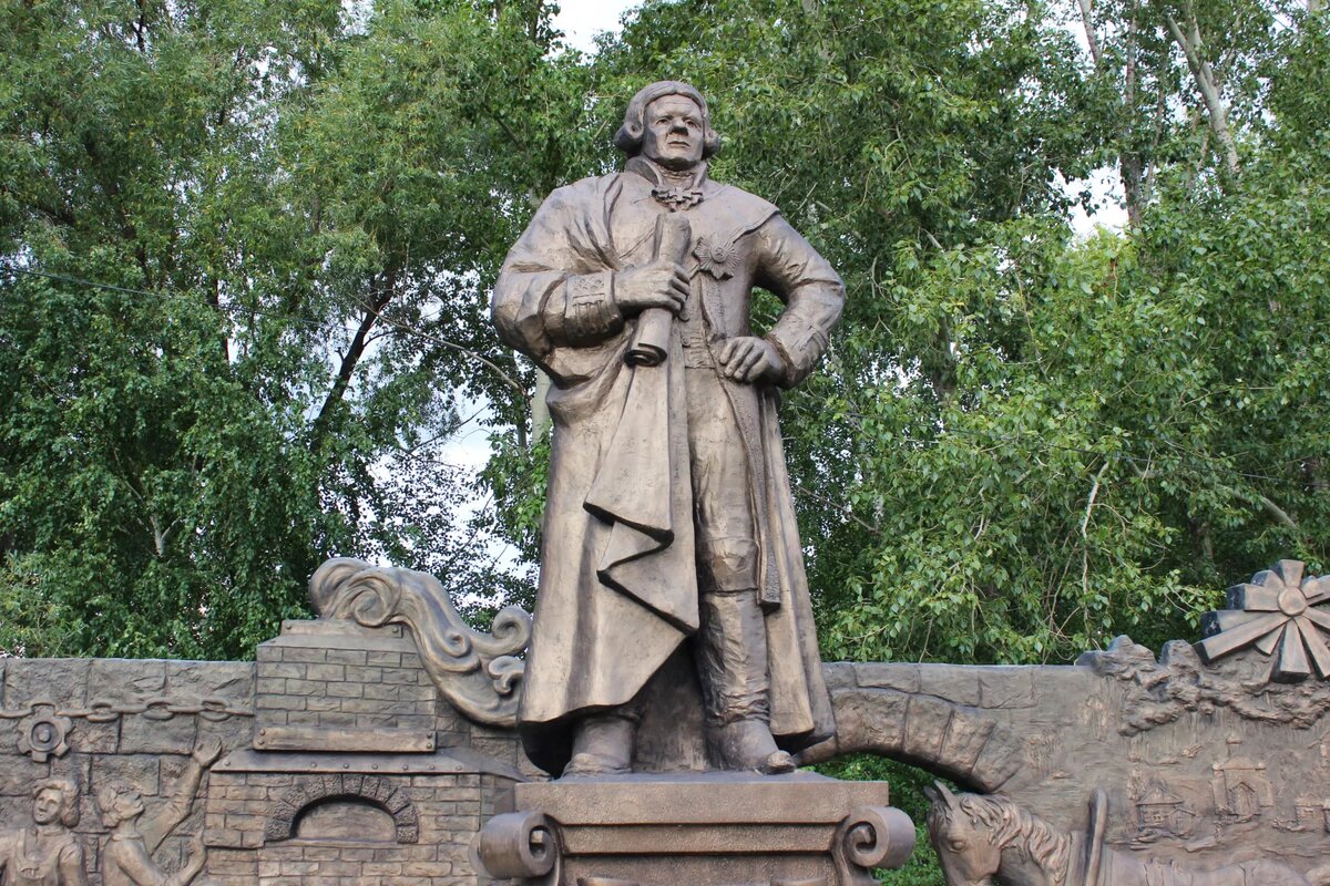 Памятник начальнику Колывано-Воскресенских горных заводов Андрею Порошину. Источник: Евгения Кочеткова