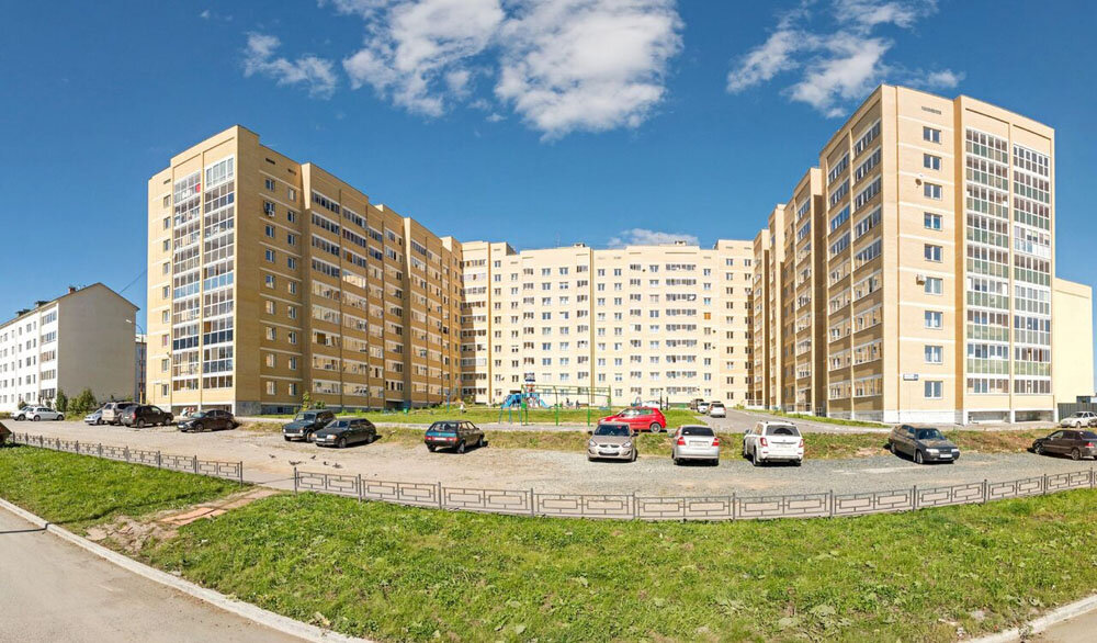 Это вот тот самый двор, только днём... Яндекс-фото