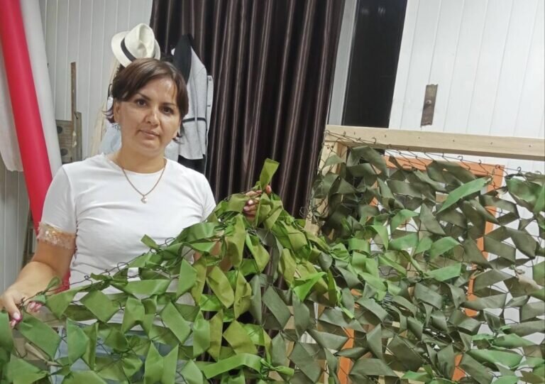    Мастерицы Сорочинского округа плетут маскировочные сети для бойцов СВО Кристина Просвиркина