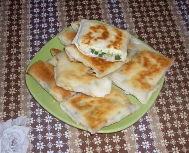 Пирожки с луком и яйцом из лаваша