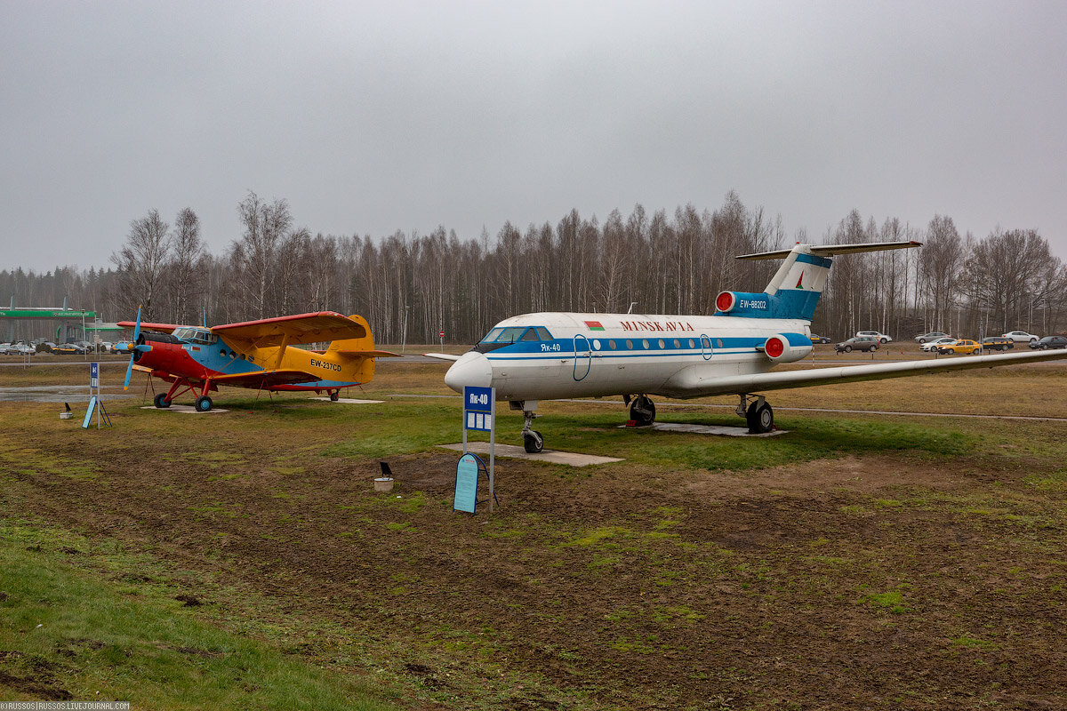 1.   Ан-2Р EW-237CD. Выпущен в 1985 году. После Аэрофлота летал в  «Авиакомпании Гродно». Як-40 EW-88202. Выпущен в 1976 году. В 1998 году  «Белавиа» объединилась с авиакомпанией «Минскавиа», в результате чего её  флот пополнился несколькими Ан-24, Ан-26 и Як-40. Хотя по рееестру это  борт все время летал за Белваию (кроме моментов, когда летал за Air  Moldova и Transeast Airlines). И на нем никогда не было ливреи  МинскАвиа.

