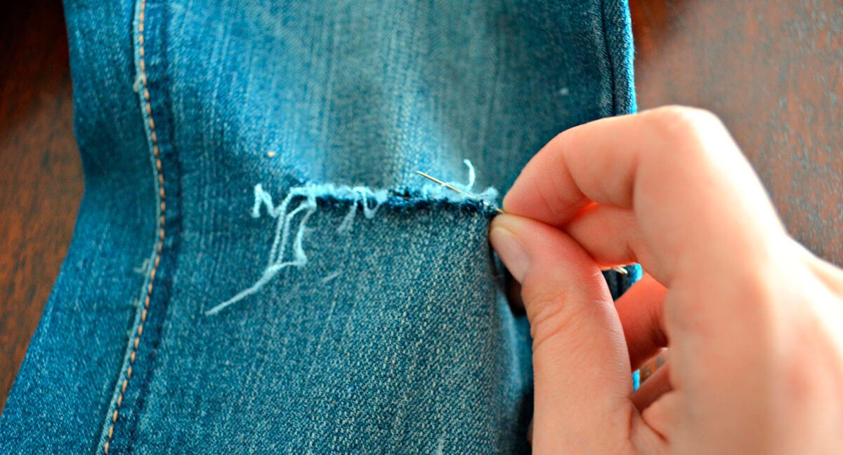 Как зашить джинсы на колене