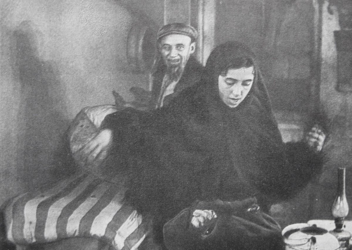 кадр из первого советского фильма «Уплотнение» (1918)